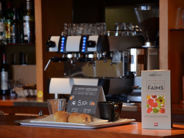 Imagen del bar/restaurante del Hotel Ibis Laon. Foto 11