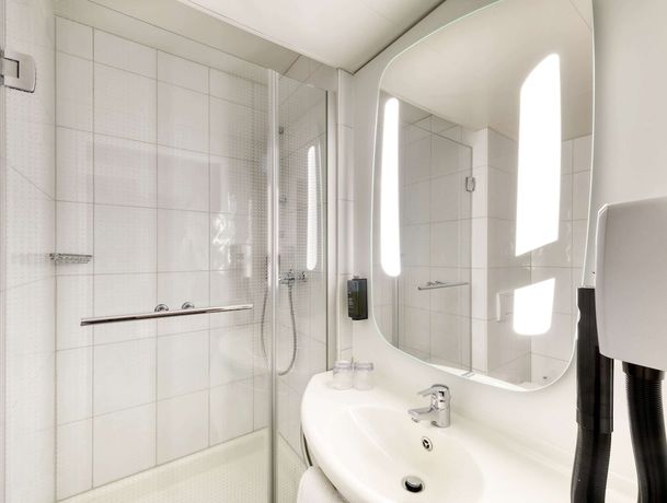 Imagen de la habitación del Hotel Ibis Lausanne Crissier. Foto 11