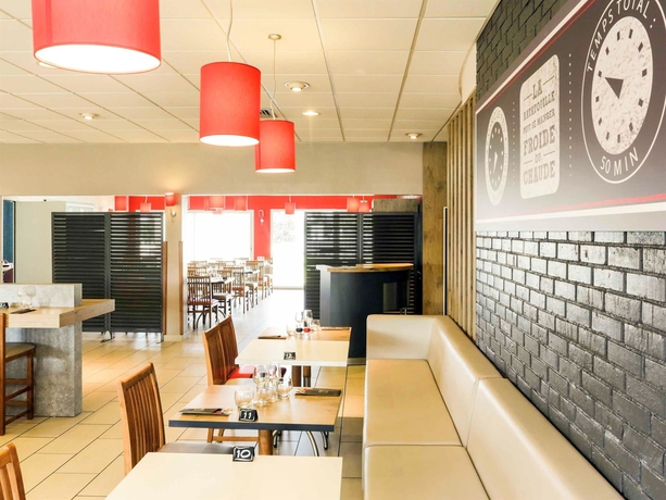 Imagen del bar/restaurante del Hotel Ibis Laval Le Relais D'armor. Foto 4