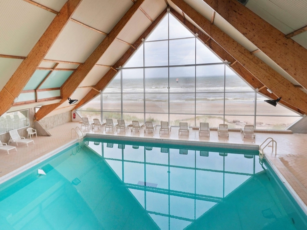Imagen de la piscina del Hotel Ibis Le Touquet Thalassa. Foto 18