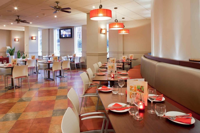 Imagen del bar/restaurante del Hotel Ibis Leeds Centre Marlborough Street. Foto 10