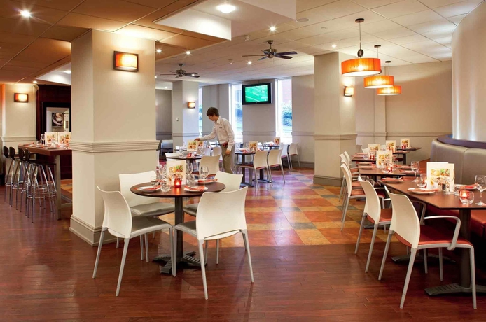Imagen del bar/restaurante del Hotel Ibis Leeds Centre Marlborough Street. Foto 11