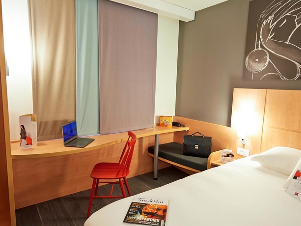 Imagen de la habitación del Hotel Ibis Les Herbiers. Foto 8