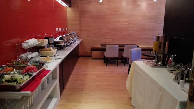 Imagen del bar/restaurante del Hotel Ibis Leshan City Center. Foto 2