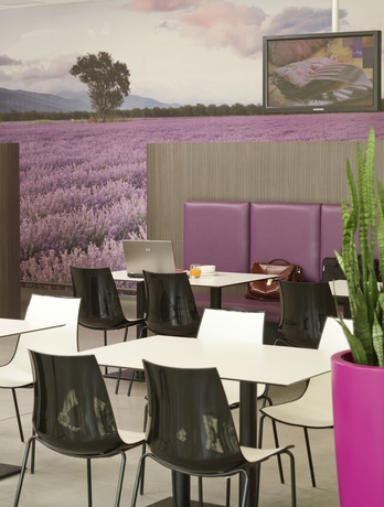 Imagen del bar/restaurante del Hotel Ibis Leuven Heverlee. Foto 7