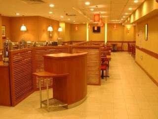Imagen del bar/restaurante del Hotel Ibis Lian Yang. Foto 2