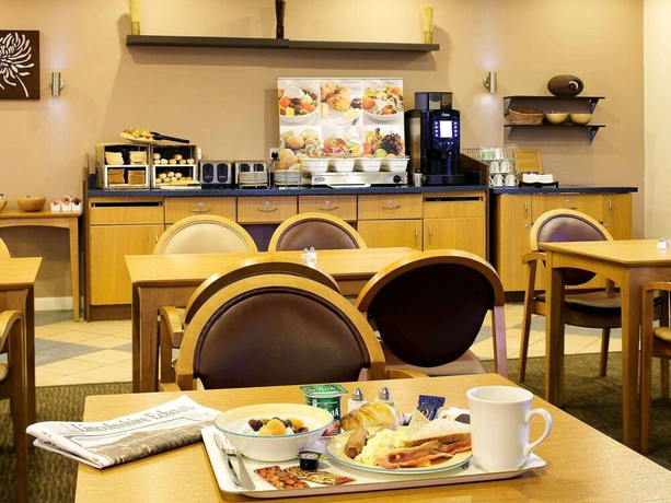 Imagen del bar/restaurante del Hotel Ibis Lincoln. Foto 5