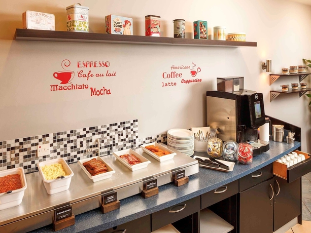 Imagen del bar/restaurante del Hotel Ibis Lincoln. Foto 10