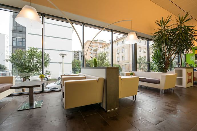 Imagen de los interiores del Hotel Ibis Locarno. Foto 19