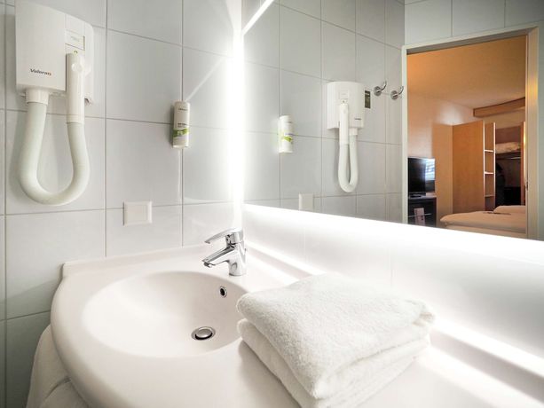 Imagen de la habitación del Hotel Ibis Locarno. Foto 8