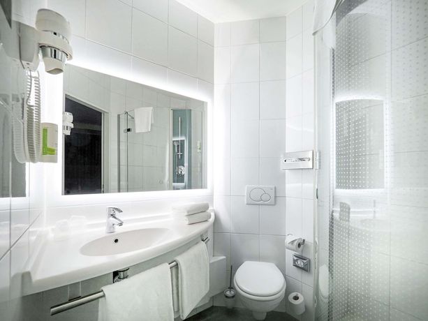 Imagen de la habitación del Hotel Ibis Locarno. Foto 13