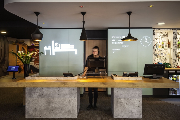 Imagen de los interiores del Hotel Ibis London Barking. Foto 17