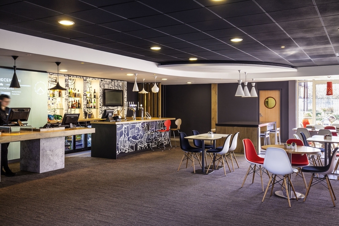 Imagen del bar/restaurante del Hotel Ibis London Barking. Foto 2