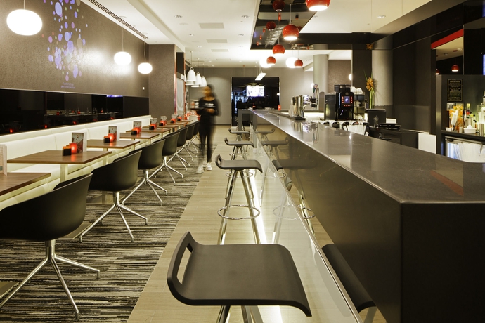Imagen del bar/restaurante del Hotel Ibis London Blackfriars. Foto 5