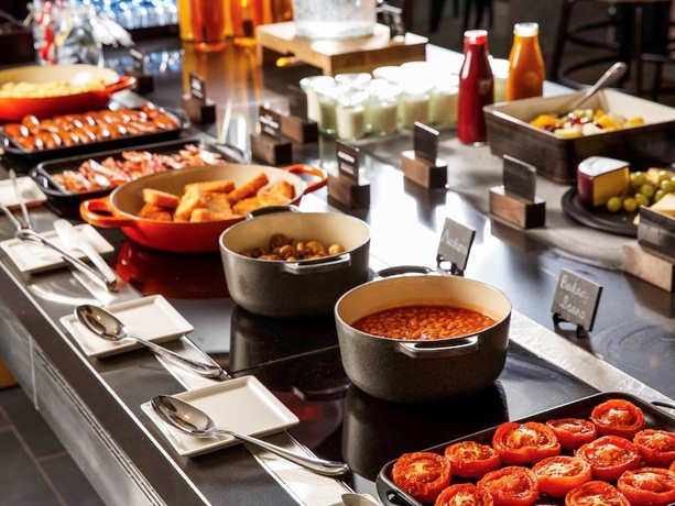 Imagen del bar/restaurante del Hotel Ibis London Canning Town. Foto 4