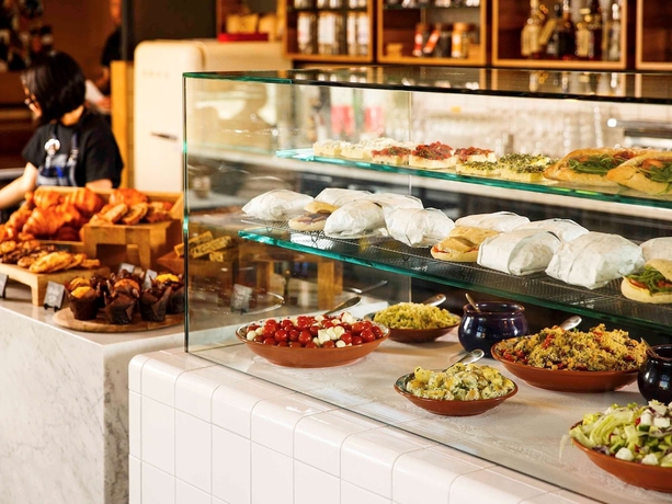 Imagen del bar/restaurante del Hotel Ibis London Canning Town. Foto 8