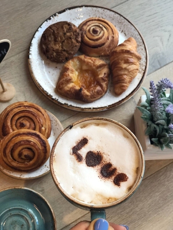 Imagen del bar/restaurante del Hotel Ibis London Canning Town. Foto 10