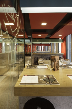 Imagen del bar/restaurante del Hotel Ibis London Excel-Docklands. Foto 3