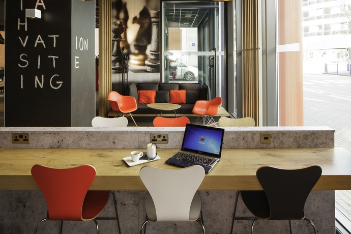 Imagen de los interiores del Hotel Ibis London Excel-Docklands. Foto 16