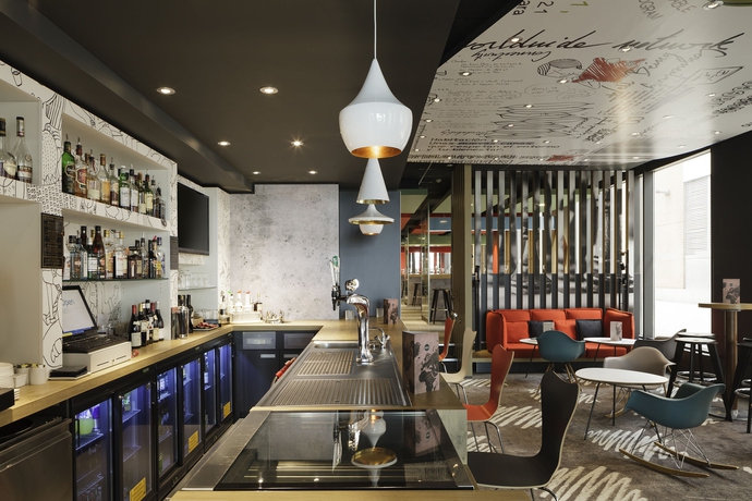 Imagen del bar/restaurante del Hotel Ibis London Excel-Docklands. Foto 4