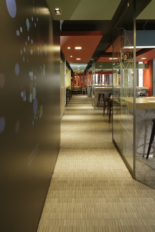 Imagen del bar/restaurante del Hotel Ibis London Excel-Docklands. Foto 5