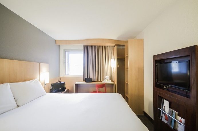 Imagen de la habitación del Hotel Ibis London Heathrow Airport. Foto 10