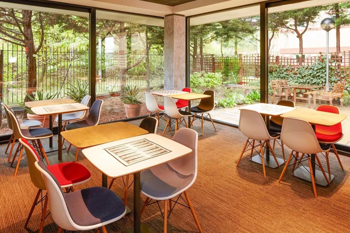 Imagen del bar/restaurante del Hotel Ibis London Thurrock M25. Foto 9