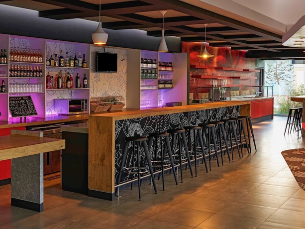 Imagen del bar/restaurante del Hotel Ibis Los Mochis. Foto 9