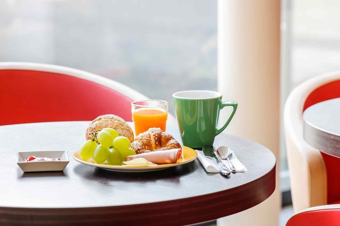 Imagen del bar/restaurante del Hotel Ibis Lugano Paradiso. Foto 3