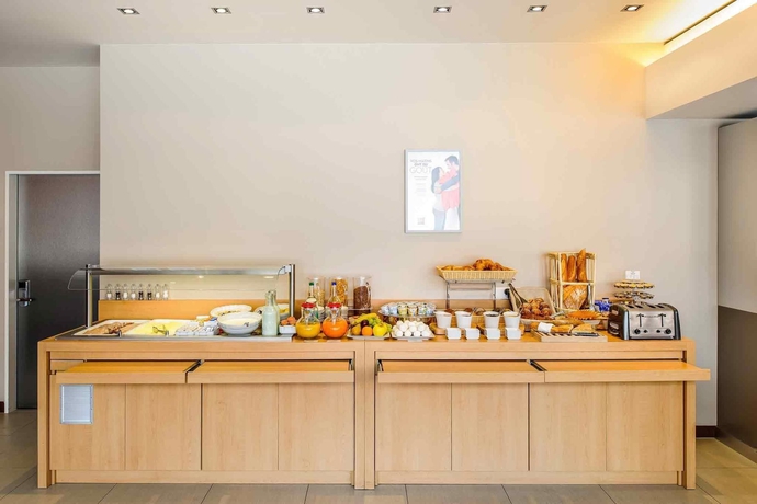 Imagen del bar/restaurante del Hotel Ibis Lugano Paradiso. Foto 4