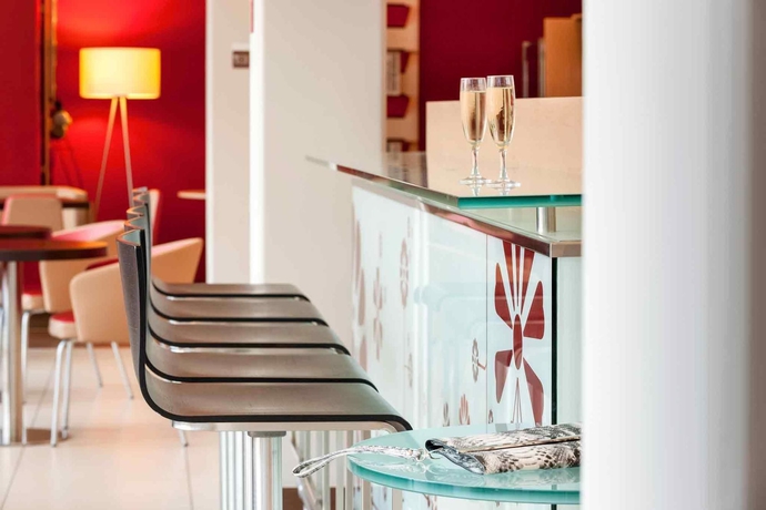 Imagen del bar/restaurante del Hotel Ibis Lugano Paradiso. Foto 5