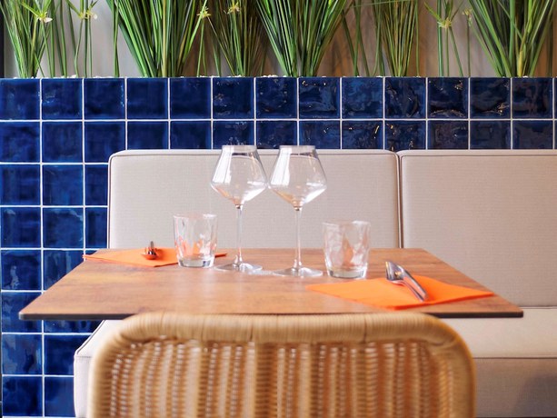 Imagen del bar/restaurante del Hotel Ibis Lunel Petite Camargue. Foto 4