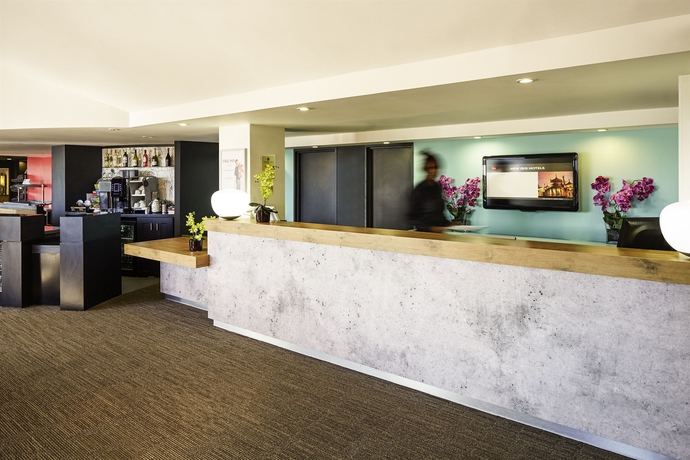 Imagen de los interiores del Hotel Ibis Luton Airport. Foto 11