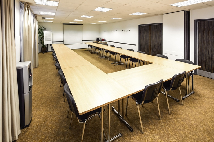 Imagen de los interiores del Hotel Ibis Luton Airport. Foto 13