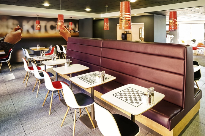 Imagen del bar/restaurante del Hotel Ibis Luton Airport. Foto 5
