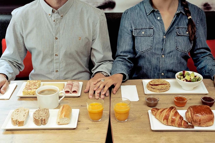 Imagen del bar/restaurante del Hotel Ibis Luxembourg Aéroport. Foto 9