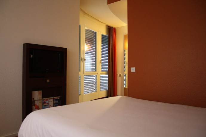 Imagen de la habitación del Hotel Ibis Luzern Kriens. Foto 8