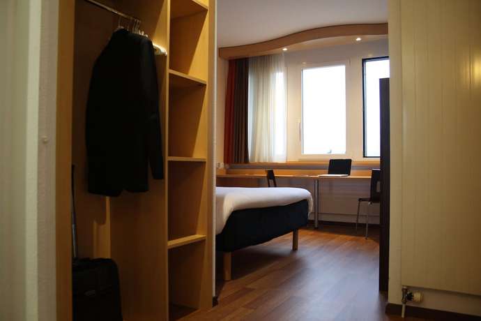Imagen de la habitación del Hotel Ibis Luzern Kriens. Foto 9