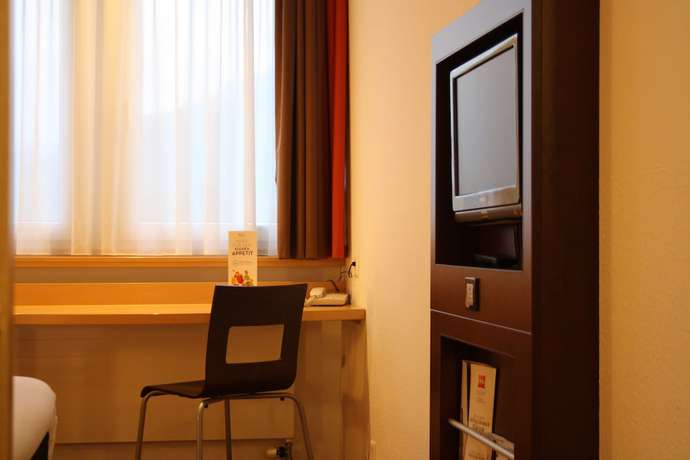 Imagen de la habitación del Hotel Ibis Luzern Kriens. Foto 15