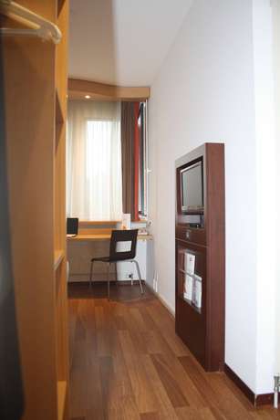 Imagen de la habitación del Hotel Ibis Luzern Kriens. Foto 16
