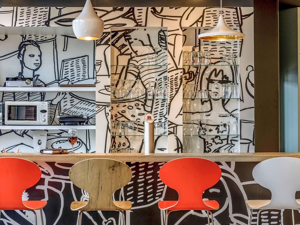 Imagen del bar/restaurante del Hotel Ibis Luzern Kriens. Foto 5