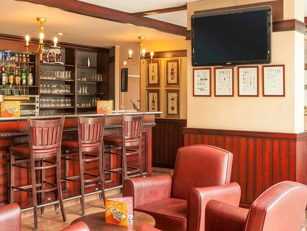 Imagen del bar/restaurante del Hotel Ibis Lyon Caluire Cité Internationale. Foto 3