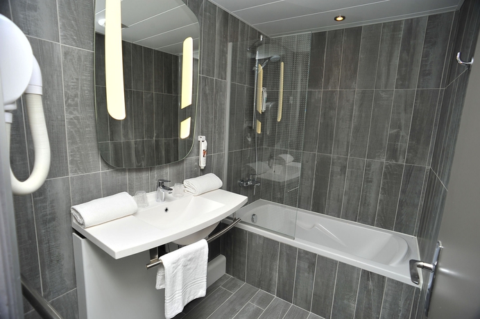 Imagen de la habitación del Hotel Ibis Lyon Centre. Foto 8