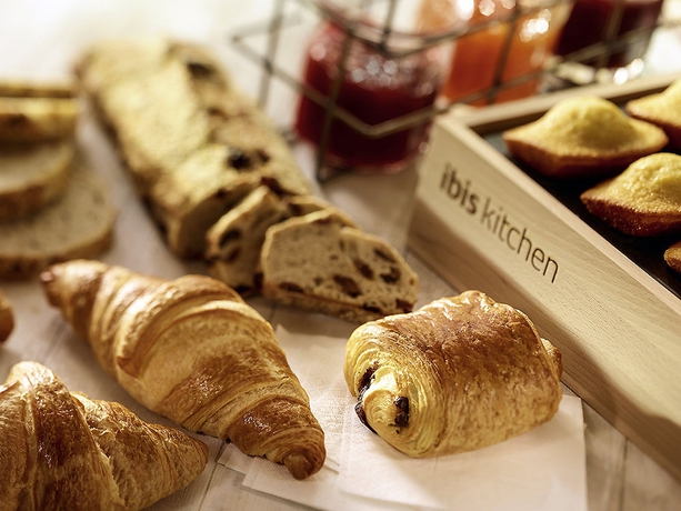 Imagen del bar/restaurante del Hotel Ibis Lyon Gerland Musée Des Confluences. Foto 10