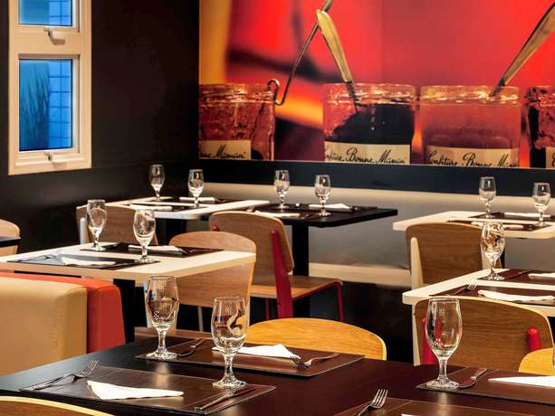 Imagen del bar/restaurante del Hotel Ibis Macae. Foto 6