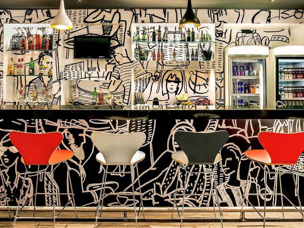 Imagen del bar/restaurante del Hotel Ibis Macae. Foto 7
