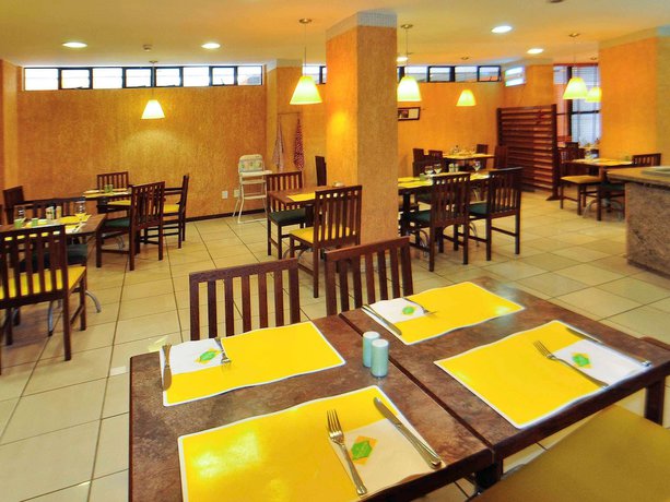 Imagen del bar/restaurante del Hotel Ibis Maceio Pajucara. Foto 2