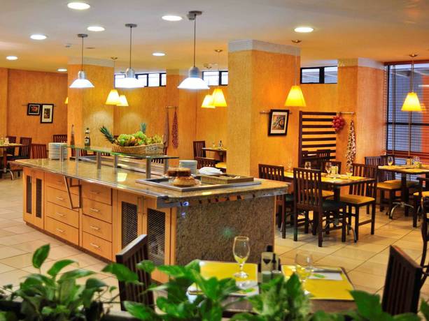 Imagen del bar/restaurante del Hotel Ibis Maceio Pajucara. Foto 4