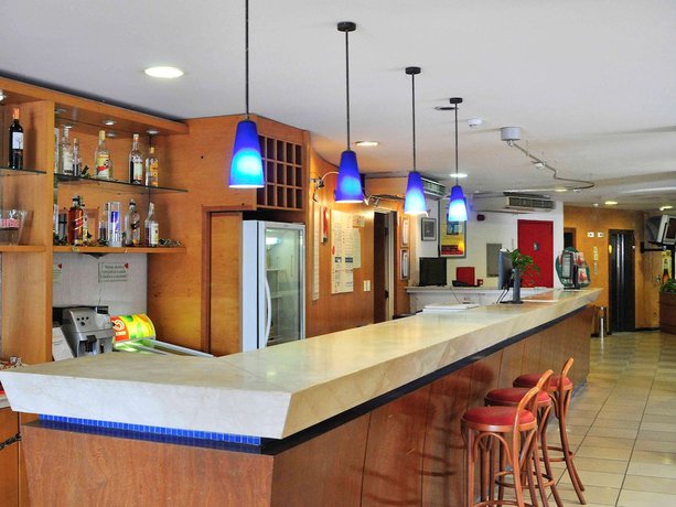 Imagen del bar/restaurante del Hotel Ibis Maceio Pajucara. Foto 6