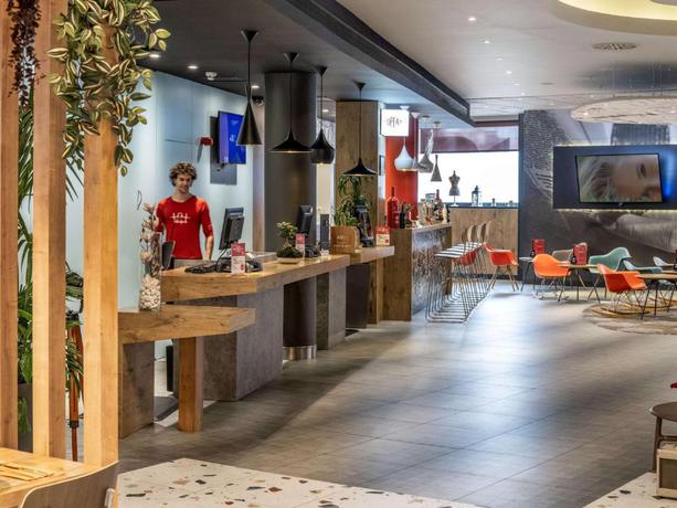 Imagen de los interiores del Hotel Ibis Madrid Aeropuerto Barajas. Foto 25